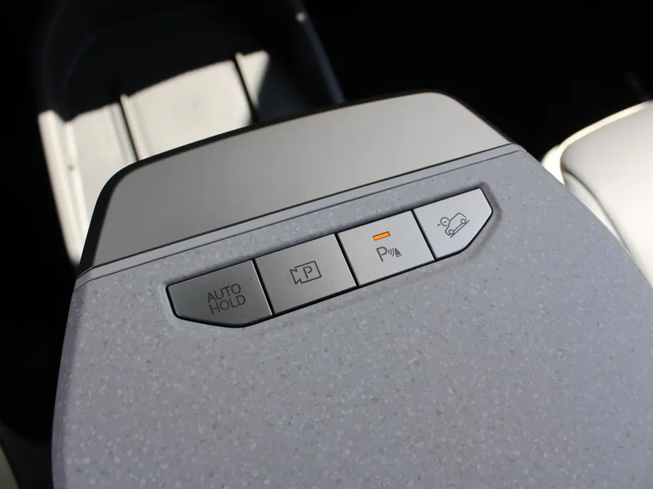 Kia EV3 GT-Line Business Edition 81.4 kWh | Stuur-/stoelverwarming | Camera | Dodehoek detectie | Elek. stoelverstelling | 19" LM | LED | Telefoonlader |