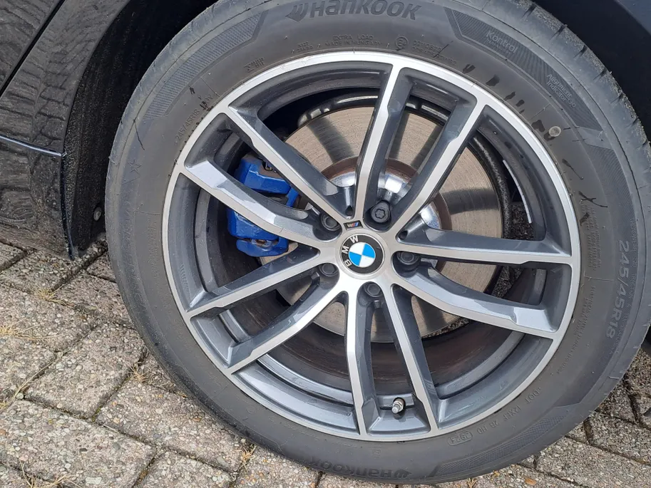 BMW 5 Serie Touring 530e xDrive M SPORT | Pano | Harman Kardon | 360 Camera | Head up | Elektrisch Wegklapbare Trekhaak | Voorstoelen verwarmd | Navigatie | Apple Carplay/Android Auto | Leer