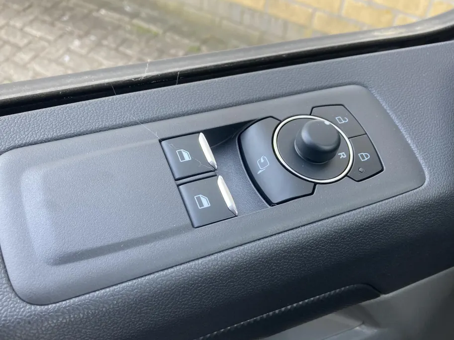Ford Transit Custom 340 2.5 PHEV L1H1 Limited Kombi 8-pers VOORRAAD Prijs EX BTW Inclusief BPM
