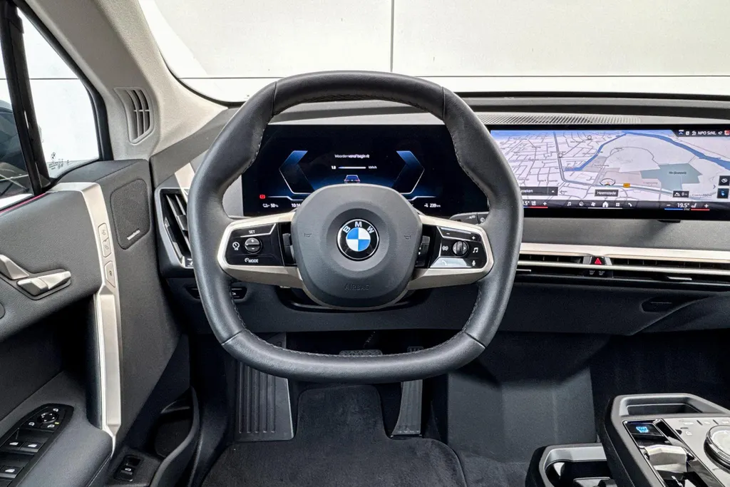 BMW iX xDrive45 101 kWh