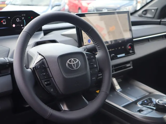 Toyota C-HR+ Executive AWD 77 kWh | Stoel/Stuur Verwarming | Matrix Led Lampen | 360 Camera