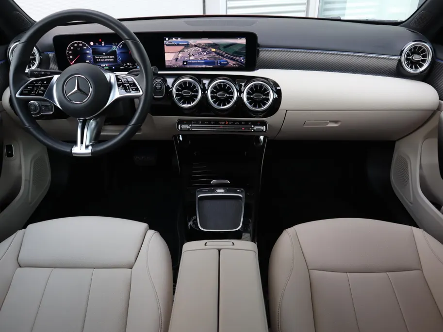 Mercedes-Benz A-Klasse 250 e Star Edition Luxury Line l Keyless l Achteruitrij camera l Stoelverwarming l Leder