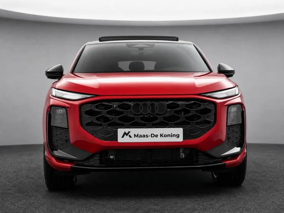 Audi Q3 Sportback 1.5 200kW e-hybrid S edition 272 PK · Tech pro · Glazen panoramadak · Sportstoelen alcantara met rode stiksels