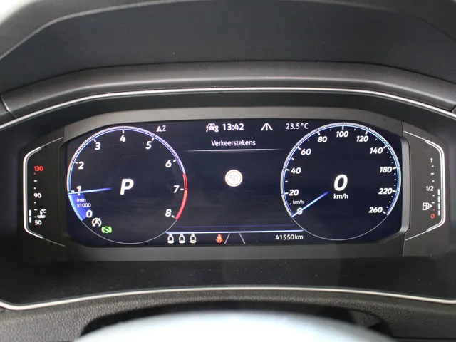 Volkswagen T-Roc 1.5 TSI Sport R-Line DSG Panoramadak | El. Achterklep | Beats Audio | Suzuka 19' Zwart