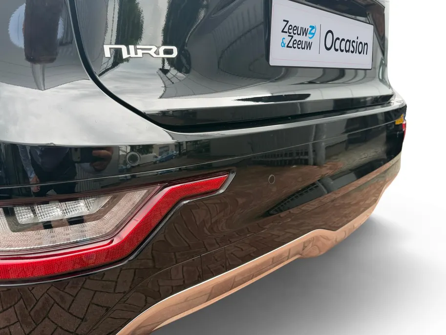 Kia Niro EV ExecutiveLine 64.8 kWh | Meest luxe uitvoering | Head up display | Stoelverwarming en ventilatie | Schuif/ Kantel dak | Cruise Control Adaptief | Carplay | Fabrieksgarantie t/m 4-2032 | NAP