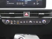 Kia EV6 Light Edition 63 kWh | Stuur-/stoelverwarming | Camera | 19' LM | LED | Cruise adapt. | Clima | Draadloze telefoonlader | 17% bijtelling |