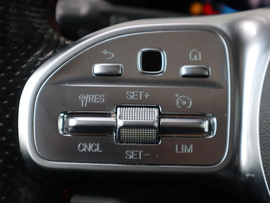Mercedes-Benz GLB 200 Premium Plus l Trekhaak l Panoramadak l Carplay