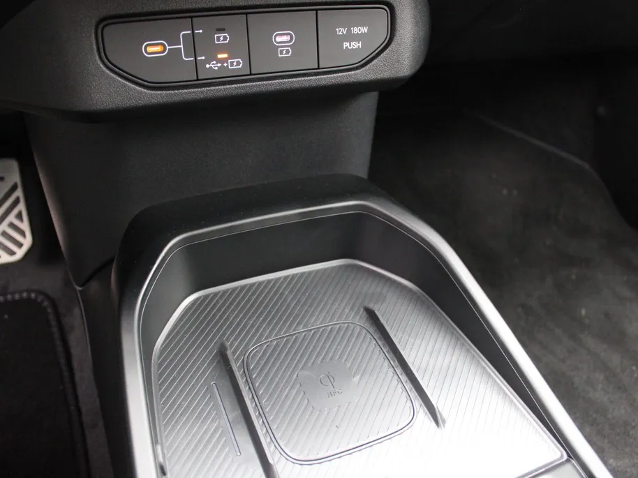 Kia EV4 GT-PlusLine 81.4 kWh | Schuifdak | Stuur-/stoelverwarming + ventilatie | Camera rondom | Elek. stoelverstelling | Leer | HUD | LED | 19' LM |