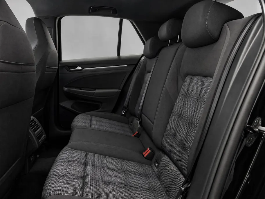 Volkswagen Golf 1.5 272pk DSG eHybrid GTE · Panoramadak · 360 Camera · Apple/Android Car Play · Navigatie · Stoelverwarming · 18'' Inch · Garantie t/m 26-11-2030 of 100.000km