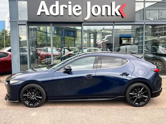 Mazda 3 2.0 e-SkyActiv-X M Hybrid 186 Luxury AUTOMAAT | SUNROOF | AERO PACK | LEDER | Bose AUDIO | APPLE CARPLAY/ANDROID AUTO | A.CAMERA | NED. AUTO |