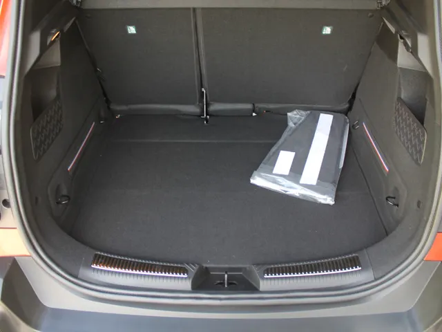 Renault 4 comfort range iconic canvas dak 52 kWh *  Vermelde prijs is inclusief de korting t.w.v. 1800,- *