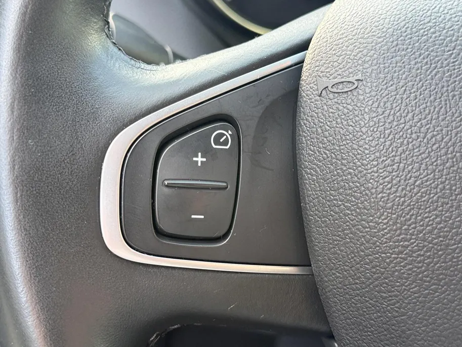 Renault Captur 1.3 TCe Intens | Winterset + Zomerset | Trekhaak | Automaat | Camera | Keyless | LED | Dodehoek | Bluetooth | Navi | Lichtmetalen Velgen | 1 Jaar Bovag Garantie |