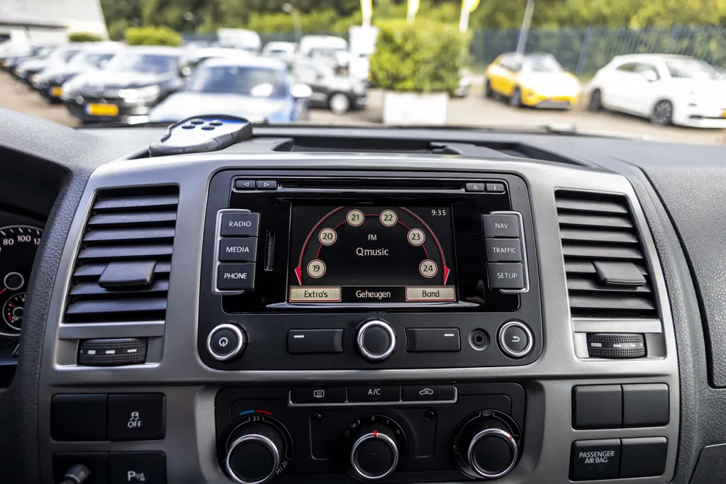 Volkswagen Transporter 2.0 TDI L2H1 Invalide uitvoering / aanpassing