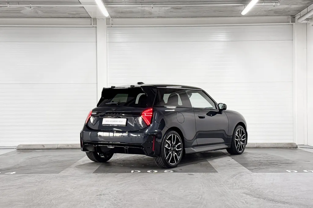 MINI Cooper 3-deurs Electric E John Cooper Works L