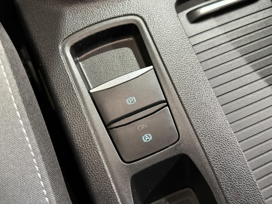 Ford Focus 100PK EcoBoost Trend Edition Business | 1e eigenaar | Winter Pack | Comfort Pack | Navi | Apple CarPlay/Android Auto | Parkeersensoren | Lichtmetalen Velgen | Cruise Control |