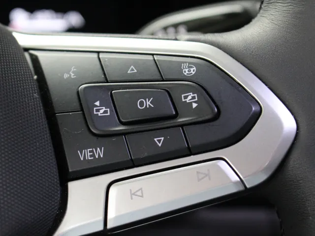 Volkswagen Tiguan 1.5 eHybrid Life Energy Navigatie | Trekhaak | 18' Velgen | 360 Camera | Stoelverwarming