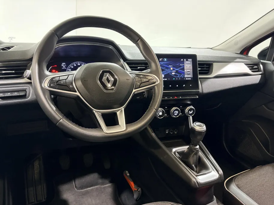 Renault Captur 90PK TCe Intens | Navi | Camera | Climate Control | Parkeersensoren | Apple CarPlay/Android Auto | Licht & Regen Sensor | Full LED | Lichtmetalen Velgen | Armsteun |