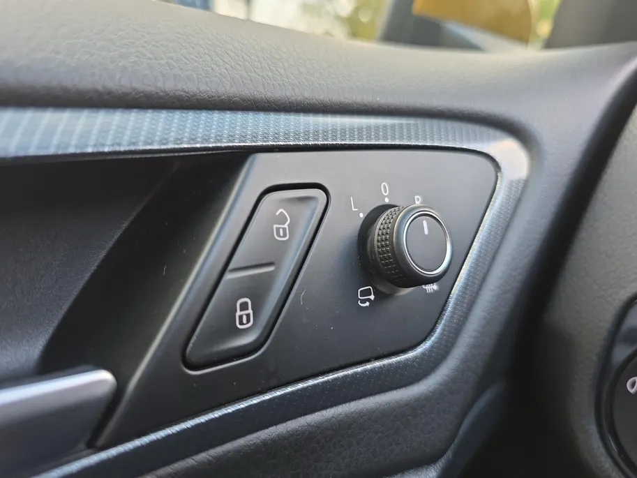 Volkswagen Golf 1.0 TSI Highline Business R | Panoramadak | Virtual Cockpit | Achteruitrijcamera | Apple/Android Auto | Dynaudio | 12 maanden garantie |