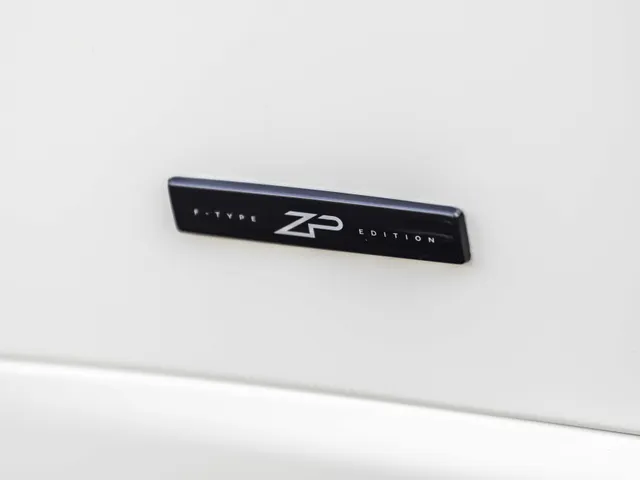 Jaguar F-TYPE P575 AWD R 75