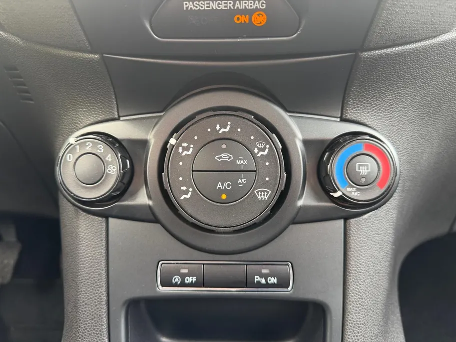 Ford Fiesta 1.0 Style Ultimate | Dealer onderhouden | NL auto | Navigatie | Parkeersensoren voor en achter | Achteruitrijcamera | 15' lichtmetalen velgen | Airco | Cruise control | Bluetooth | Privacy glas | Bovag garantie |