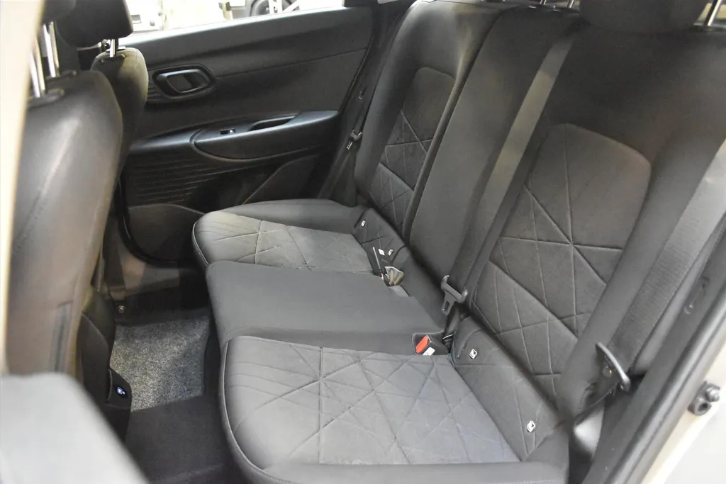 Hyundai Bayon 1.0 T-GDI 48V 100PK 7DCT Premium Automaat | Carplay/ Android Auto Navi | Camera |Clima | Cruise | Trekhaak