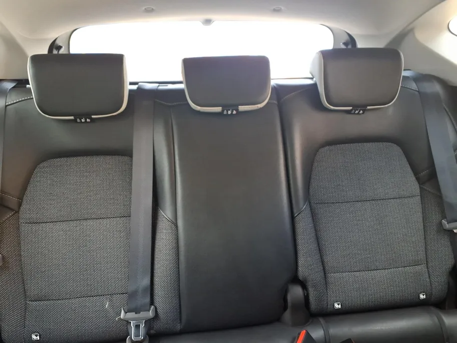 Renault Captur 1.6 E-Tech Hybrid 145 Intens Apple Carplay/Android Auto , electronic climate controle , camera , parkeersensor , lm velgen , navi , cruise , tel , usb.