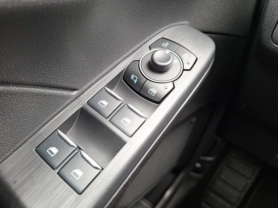 Ford Kuga 2.5 PHEV Titanium | El. Trekhaak | Camera | Navigatie | Climate Control | Draadloze Apple Carplay&Android Auto | 17' Lichtmetaal | Parkeersensoren |