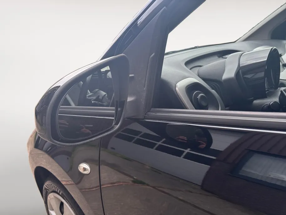 Toyota Aygo 1.0 VVT-i x-play | Airco | Achteruitrijcamera | Apple carplay / Android auto |