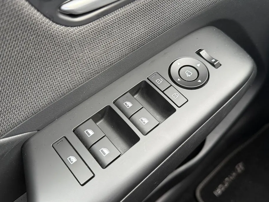 Hyundai Kona 1.6 GDI HEV Premium | 360 camera | Apple Carplay/ Android Auto | Stoelverwarming & ventilatie | Navigatie |