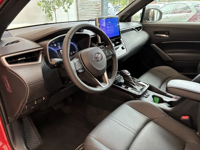 Toyota Corolla Cross Hybrid 180 Executive | Pano | 360 camera | JBL |