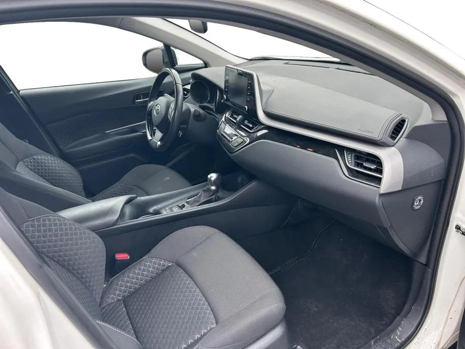 Toyota C-HR 1.8 Hybrid Active NU RIJKLAAPRIJS incl. 12 Maanden GARANTIE! Premiumpakket GRATIS!!