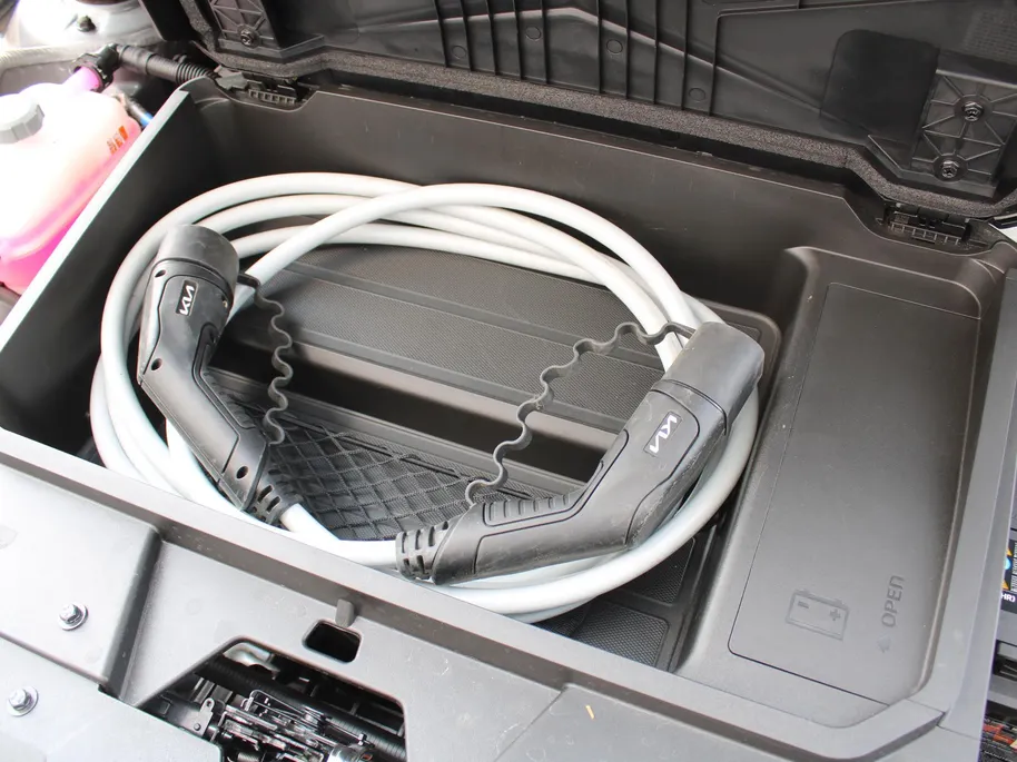 Kia Niro EV Edition Advanced 64.8 kWh | Stuur-/stoelverwarming | Elektr. stoelverstelling | Camera | Cruise adapt. | 17'LM | Clima | 17% bijtelling |