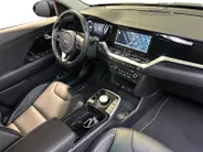 Kia e-Niro ExecutiveLine 64 kWh | Warmtepomp | Trekhaak Afneembaar + 13-Polige Stekker | Elektrisch verstelbare Voorstoelen | Bestuurdersstoel + Geheugen | Elektrisch Bedienbaar Schuif / Kanteldak | Stoelverwarming + Stoelkoeling | Stuurverwarming | JBL Geluidsinsta