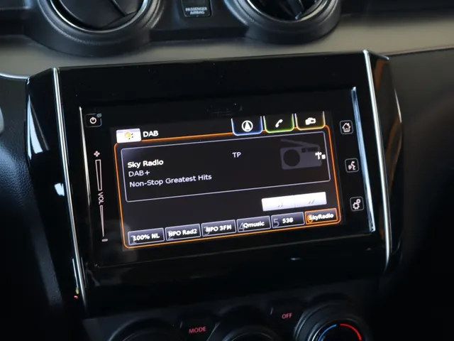 Suzuki Swift 1.2 Style Smart Hybrid | Navigatie | Stoelverwarming
