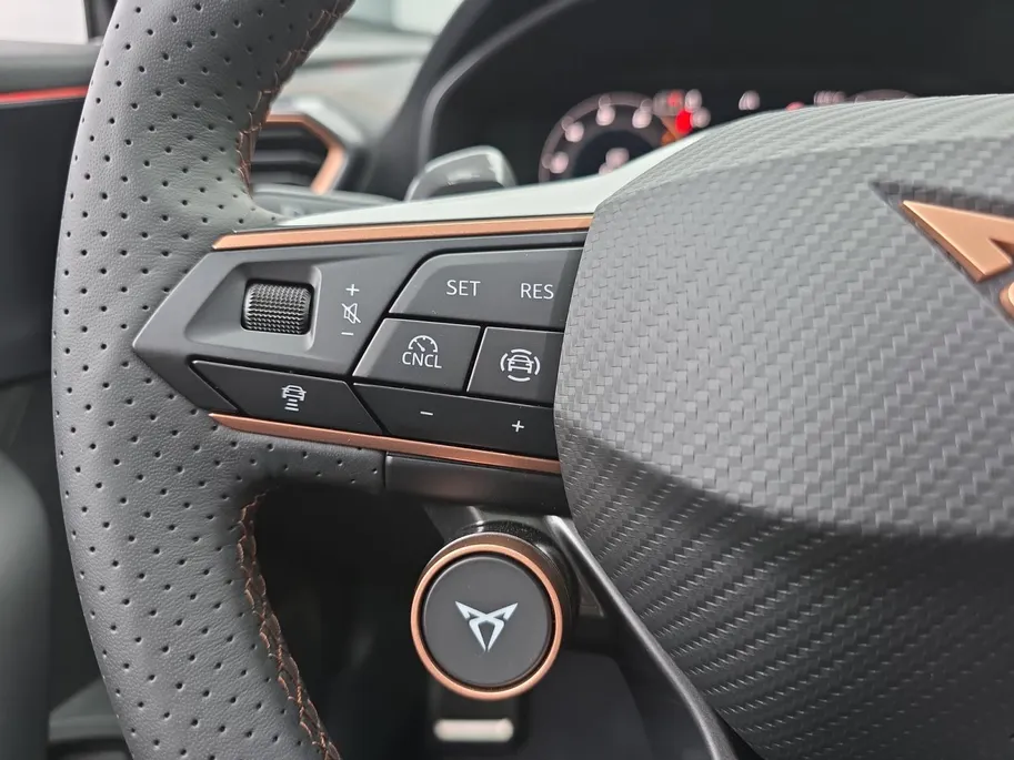 CUPRA Formentor 1.5 TSI e-Hybrid Business 204Pk SOH 100% | Panoramadak | Elektr. Trekhaak | Stoelverwarming | Elektr. Achterklep | Matrix Led koplampen | Virtual Cockpit | Fabrieksgarantie |