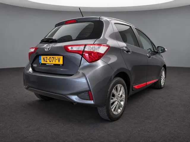 Toyota Yaris 1.5 VVT-i Design Red | Navigatie | Camera