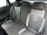 Volkswagen Taigo 1.0 TSI R-Line | Digital Cockpit | Camera | Adaptive Cruise Control | Apple CarPlay & Android Auto | LMV | Climate Control | Parkeersensoren | Verwarmde Spiegels |