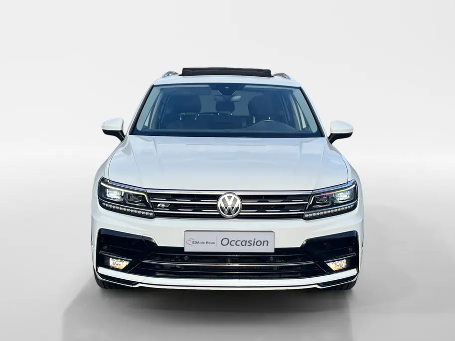 Volkswagen Tiguan 2.0 TSi DSG-aut. 4Motion Highline R-Line NL Auto | 11-2017 | Pano dak | Trekhaak | 20' | Stoelverwarming | Etc.