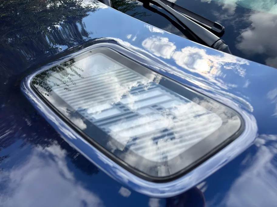 Renault 5 comfort range iconic cinq 52 kWh Nu met 1600,- voorraad korting , Pack Safety & Advanced Driving Assist , allseason banden , Apple Carplay/Android Auto , stoel en stuurverwarming , navigatiesysteem , veel mooie opties.