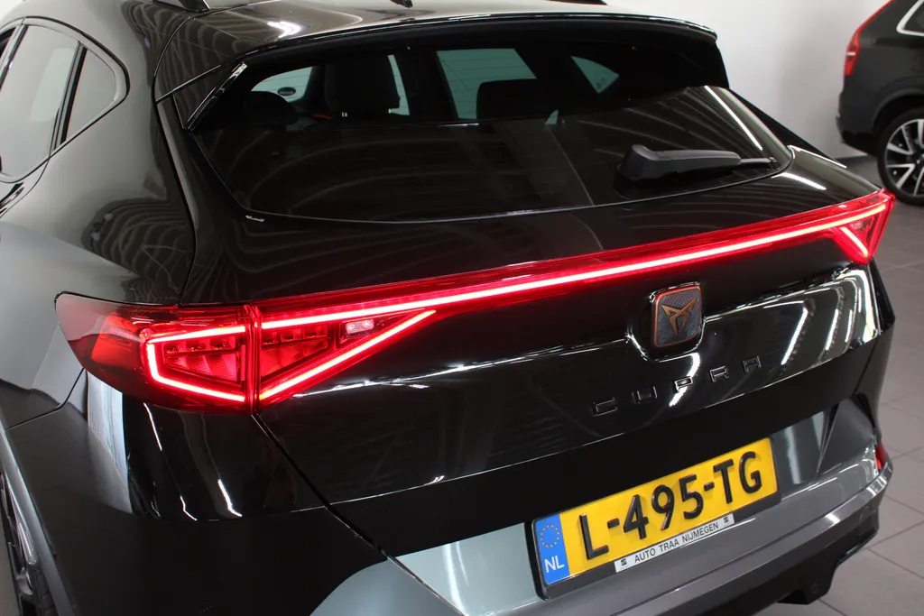 CUPRA Formentor 1.4 e-Hybrid Business / Stoel + Stuur verw. / 19'' LMV / Keyless / Camera /