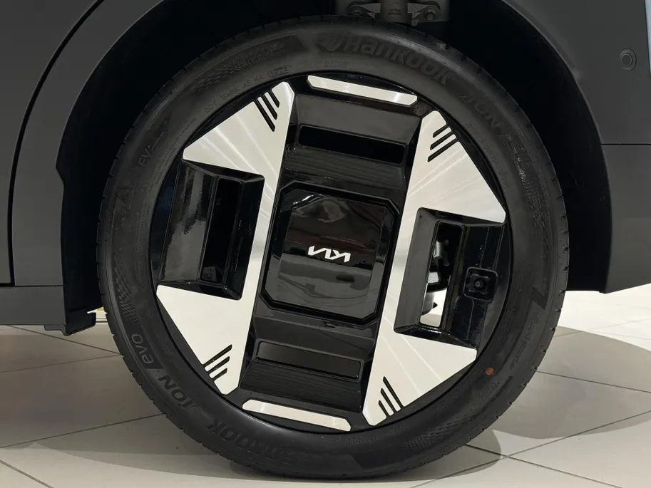 Kia EV3 Plus Advanced 58.3 kWh | NU IN DE SHOWROOM, MAAK NU EEN PROEFRIT!  Private Lease vanaf €429,- p.m. | Gratis Metallic Lak t.w.v. €750,- | Kia Financial lease met 2,99% Rente | 408Km WLTP | Navigatie | Adaptieve cruisecontrol | Stoel en stuur verwarming | K
