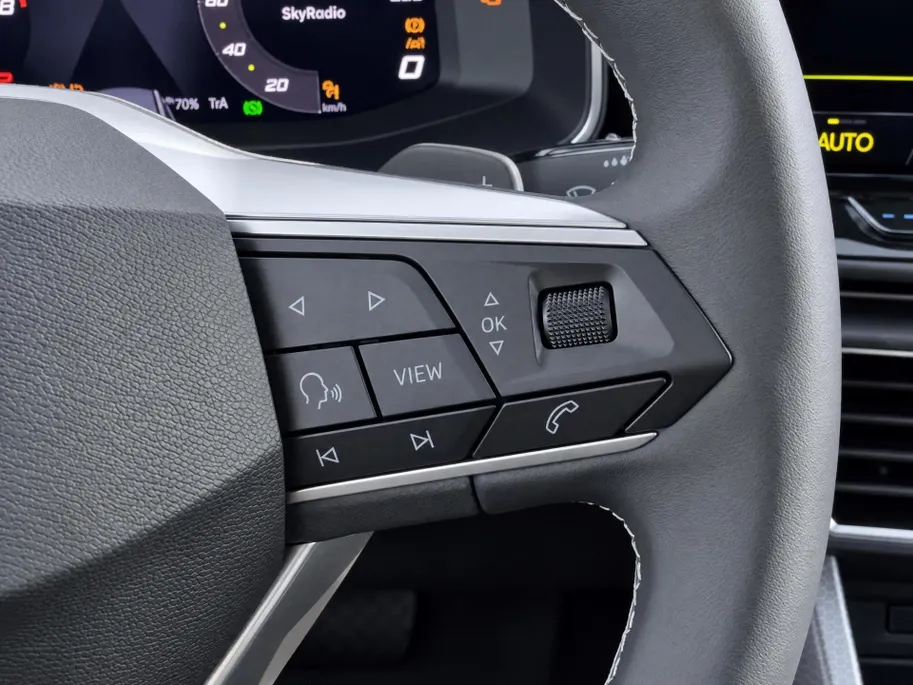 SEAT Leon Sportstourer FR Business 1.5 eHybrid 150 kW / 204 PK Station | Panorama dak | Matrix lichten | Metallic Lak | Herwaardering!!