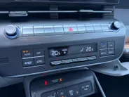 Hyundai Kona 1.6 GDI HEV Premium Sky | Schuif-/ kanteldak | Navigatie | Stoelverwarming & verkoeling | 360 camera | Apple Carplay/ Android auto | DEALER AUTO