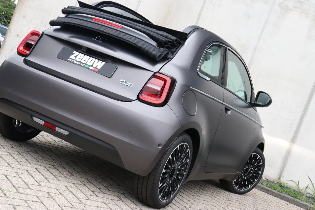 Fiat 500e C La Prima 42 kWh | 'Matt Grijs' | Technology | Winter | Camera | 17'