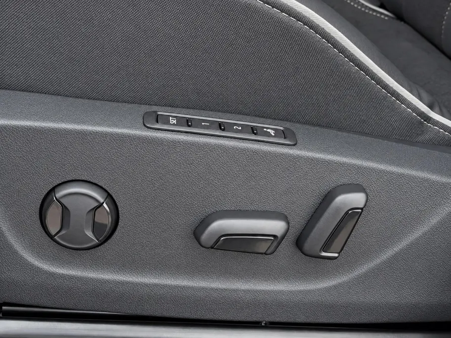 Škoda Elroq 85 Sportline | Drive pakket | Business upgrade - advanced | Light band | Trekhaak wegklapbaar | black pakket | 21 inch velgen + All Season banden |