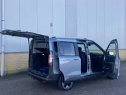 Ford Tourneo Courier Titanium 100% Elektrisch 43kWh 136 pk Apple Carplay/Android Auto - Winterpack - trekhaak