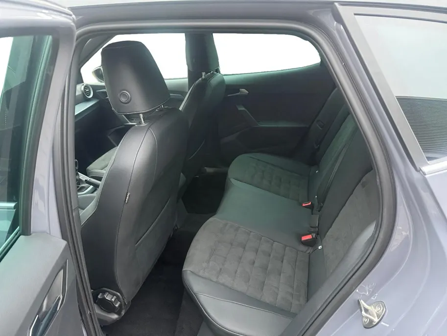 SEAT Arona 1.0 EcoTSI Style Business Connect | Camera | Apple Carplay/Android Auto | Cruise Control | Keyless | Climate Control |