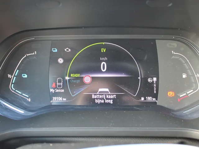 Renault Captur 1.6 E-Tech Hybrid 145 PK Intens | Camera achter en sensoren voor | LM Velgen | NAVI | Apple/Android Car play |