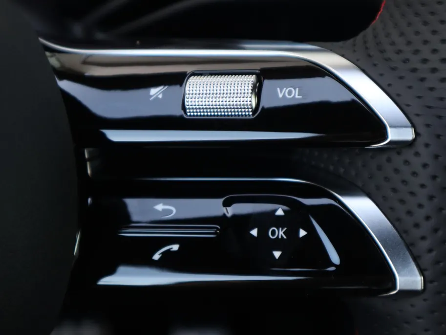 Mercedes-Benz CLA 180 Business Solution AMG l Trekhaak l Panoramadak l stoelverwarming