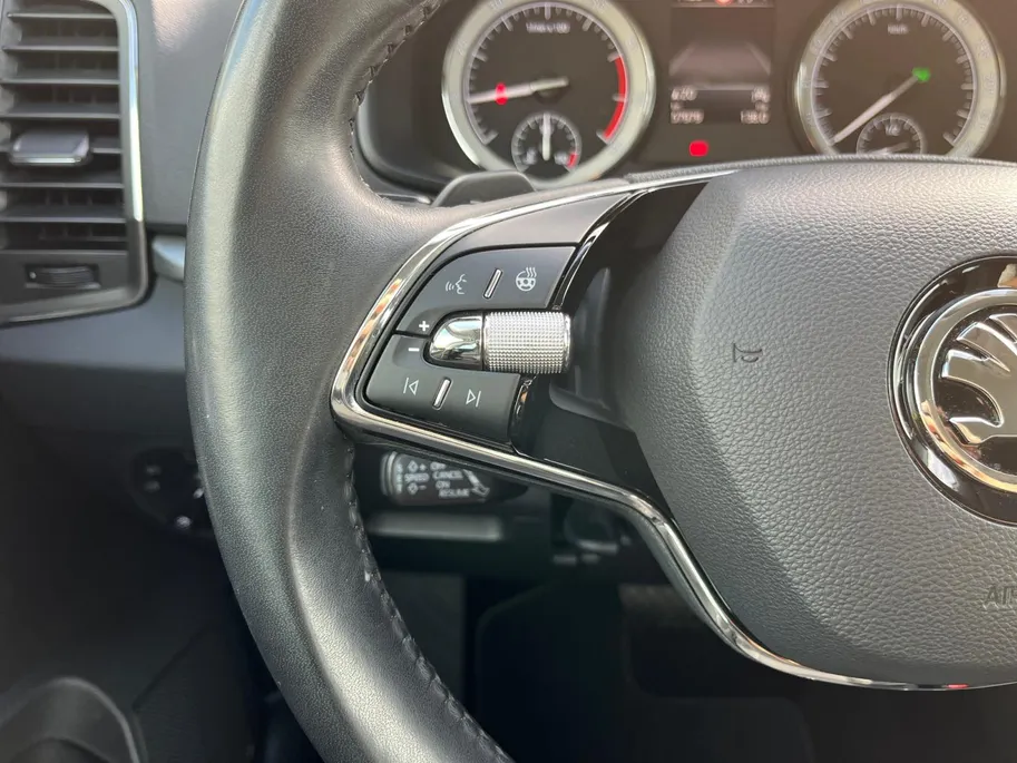 Škoda Karoq 1.5 TSI ACT Business Edition |Upgrade Business|Trekhaak| Stuur/Stoelverwarming| Comfort-pakket|12 maanden Bovag garantie|